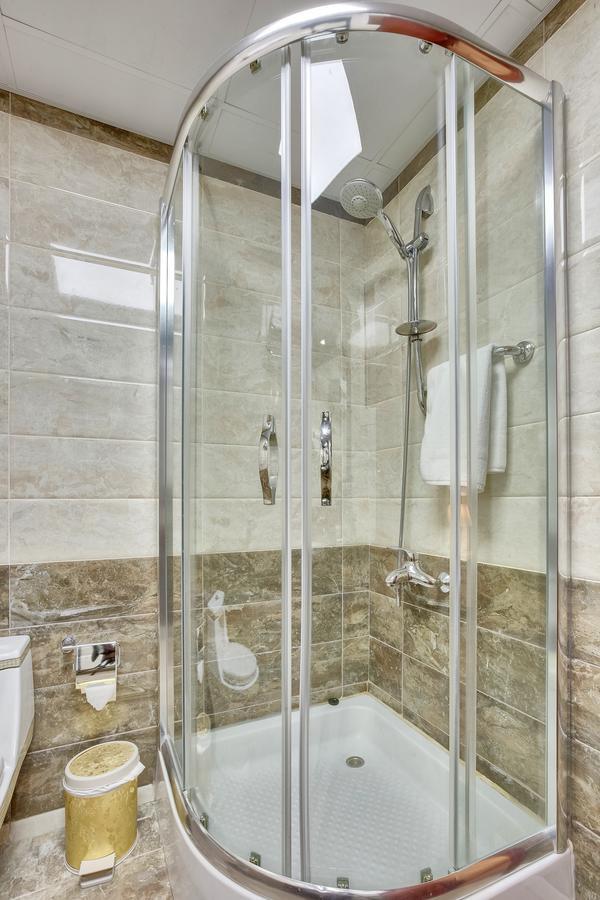 Royal Hotel Sardzsa Kültér fotó
